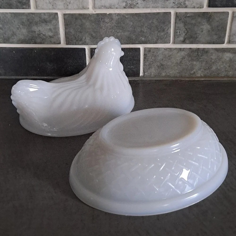 Vintage MCM Hazel Atlas White Milk Glass Covered Dish | Hen on Nest - Picture 4 of 9